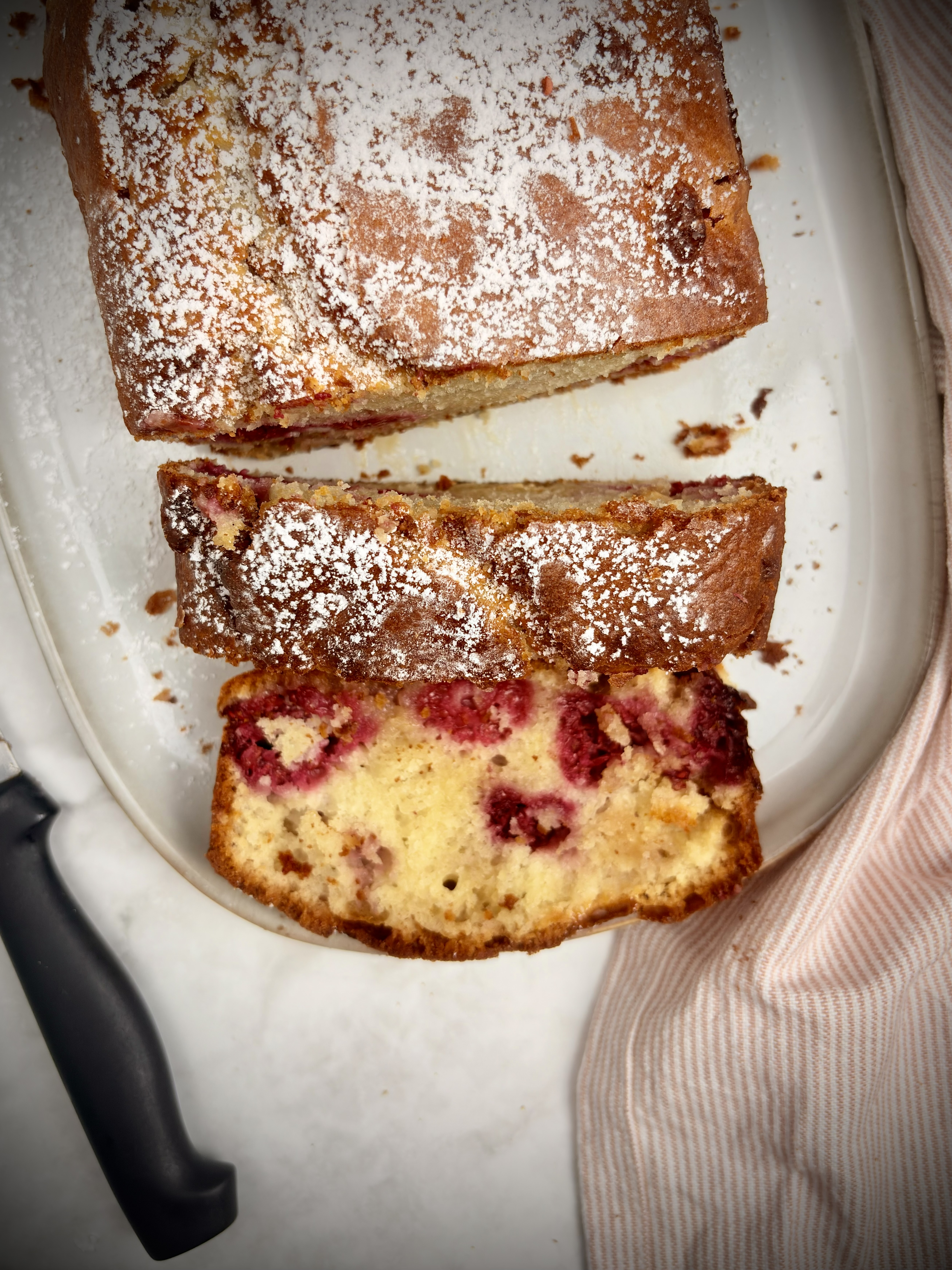 Gâteau au yaourt, framboises et chocolat blanc