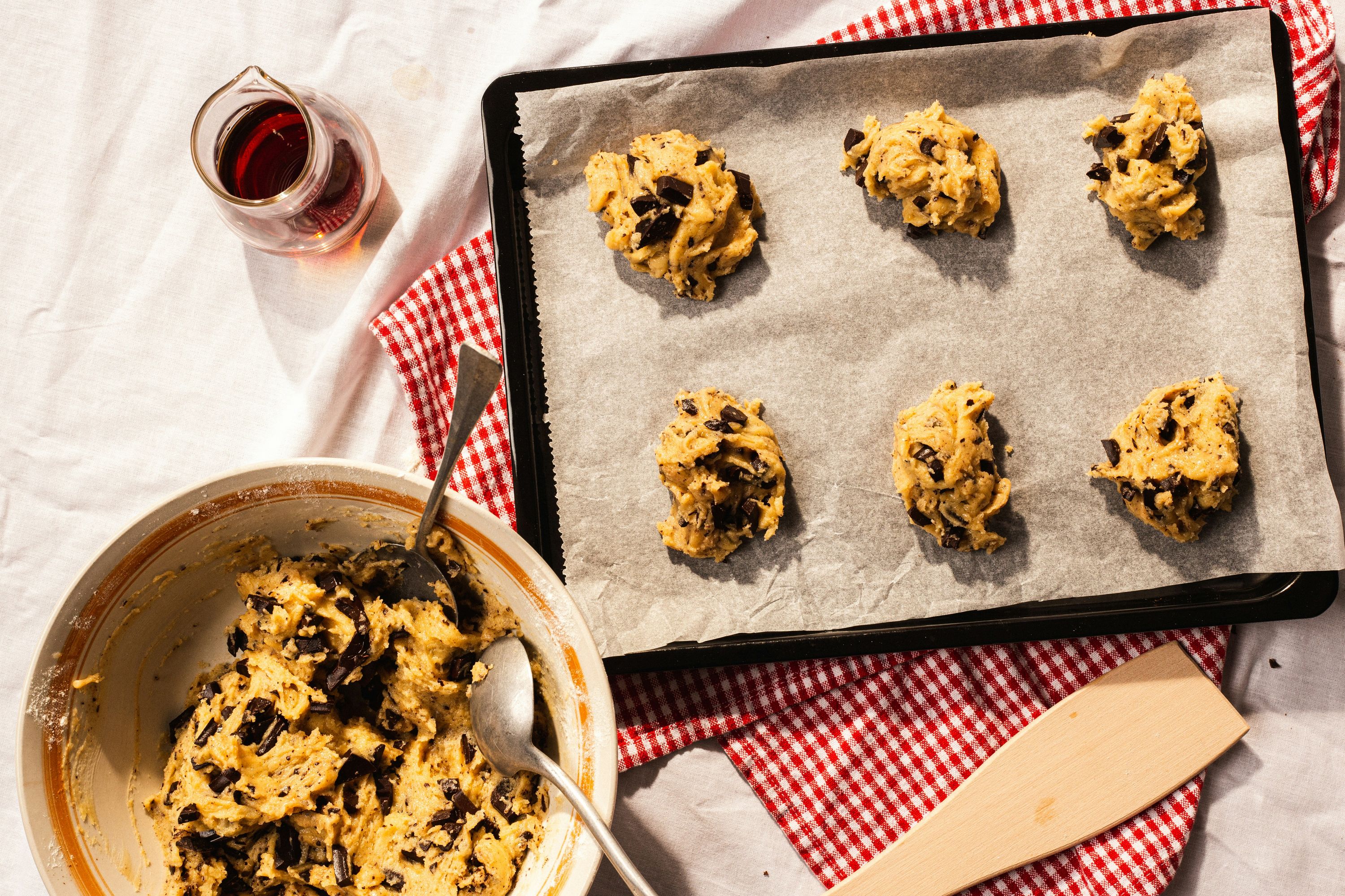How to Bake Cookies Without Parchment Paper?