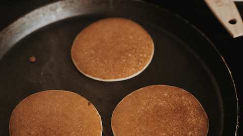 How to succeed in making round pancakes?