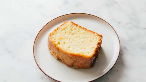 Which Oil Should You Use for a Yogurt Cake?