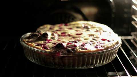 Faut-il dénoyauter les cerises pour un clafoutis ?
