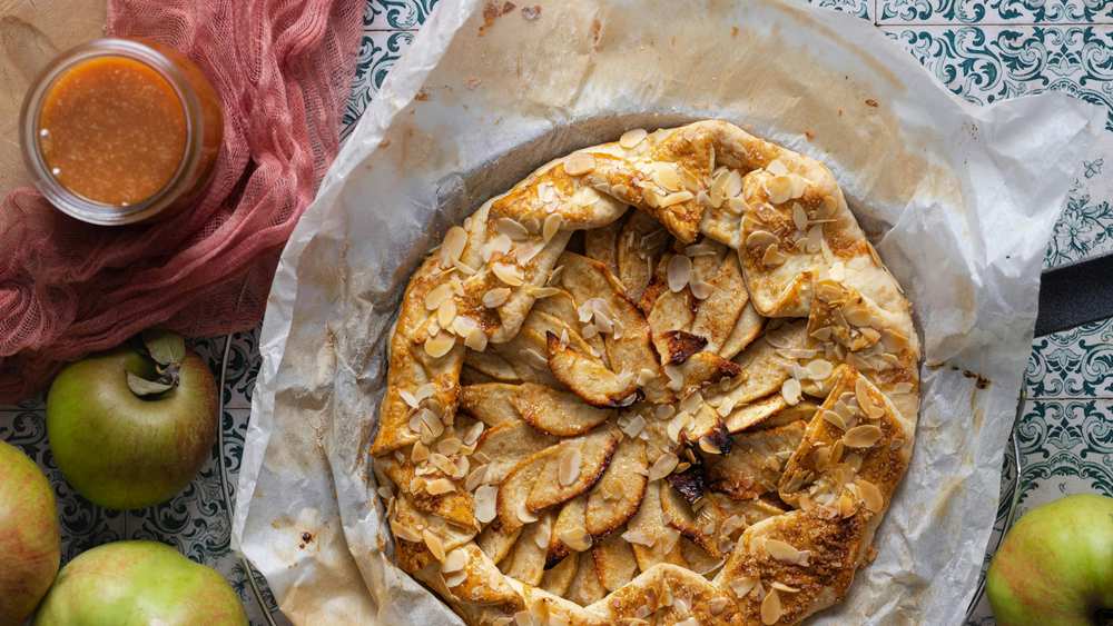 What to Replace Applesauce With in an Apple Tart?